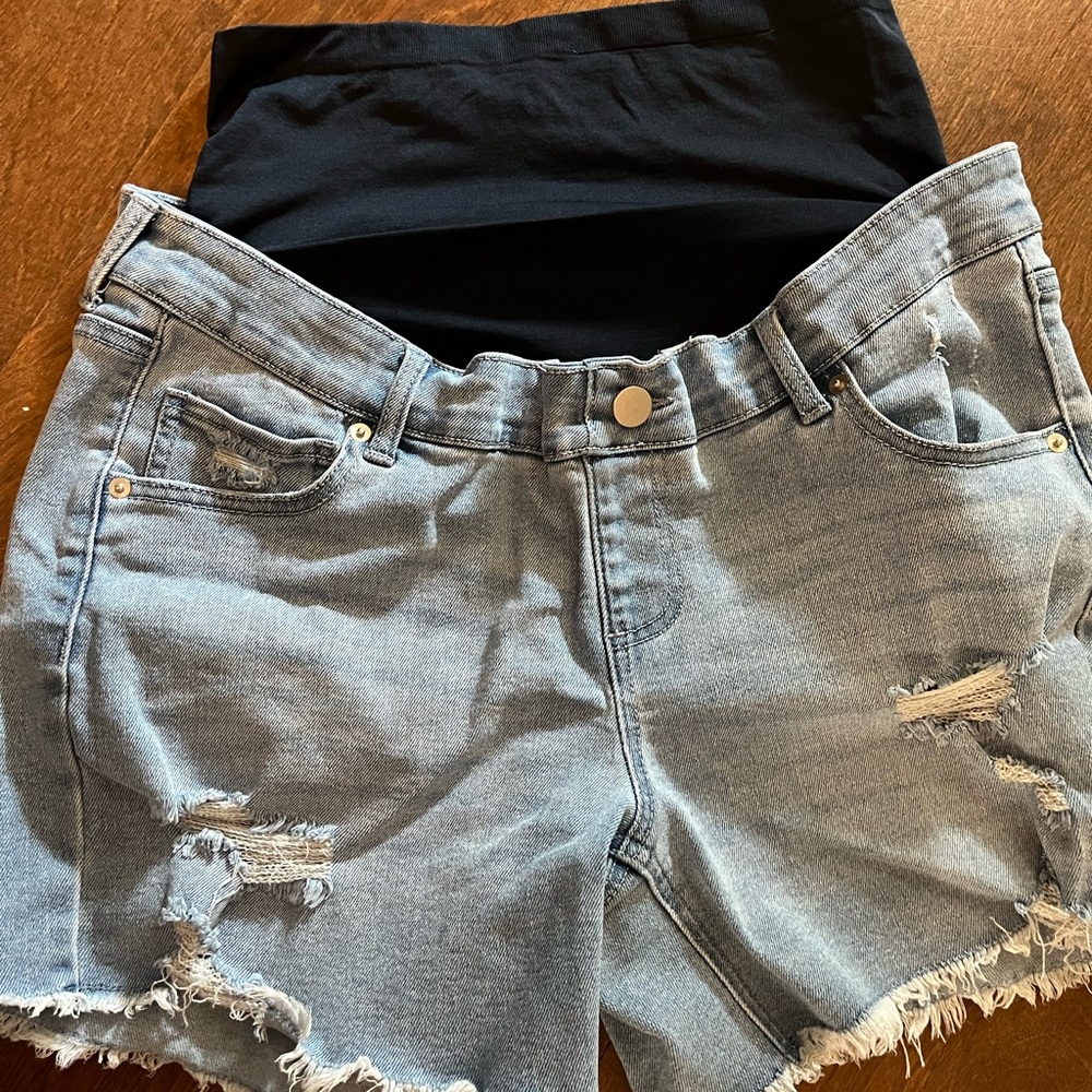Time & Tru maternity shorts size large